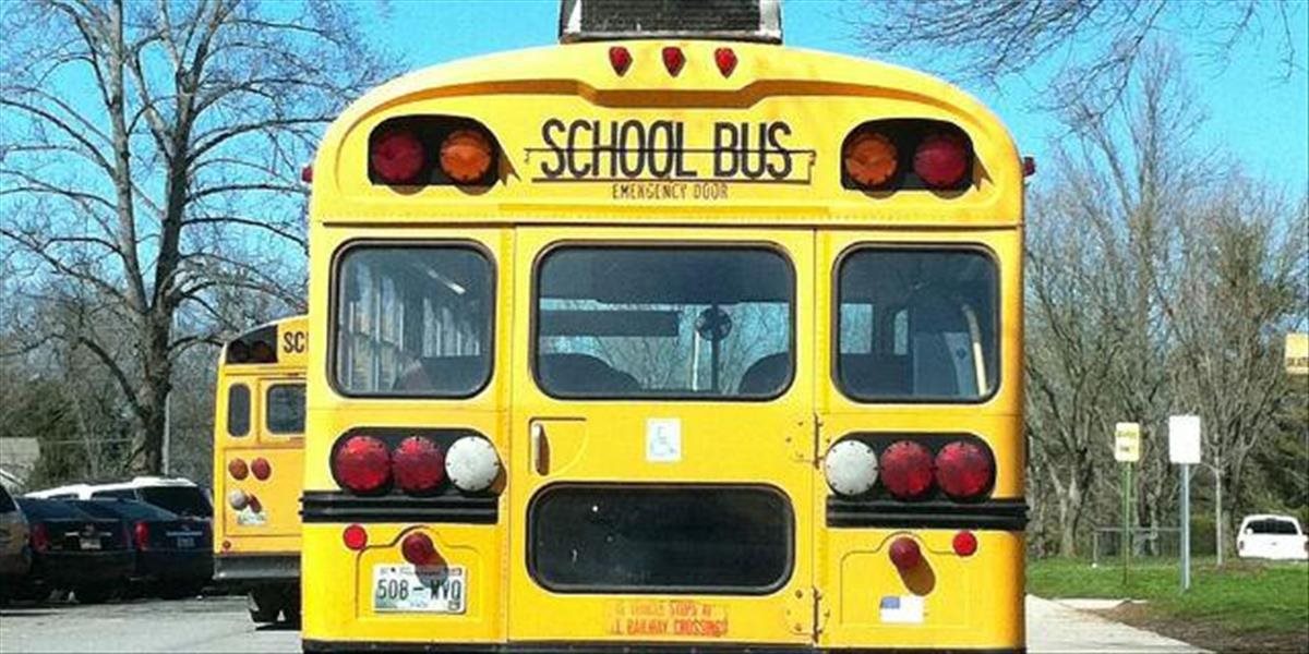 Desať detí odviezli do nemocnice, keď sa pokazila klimatizácia autobusu