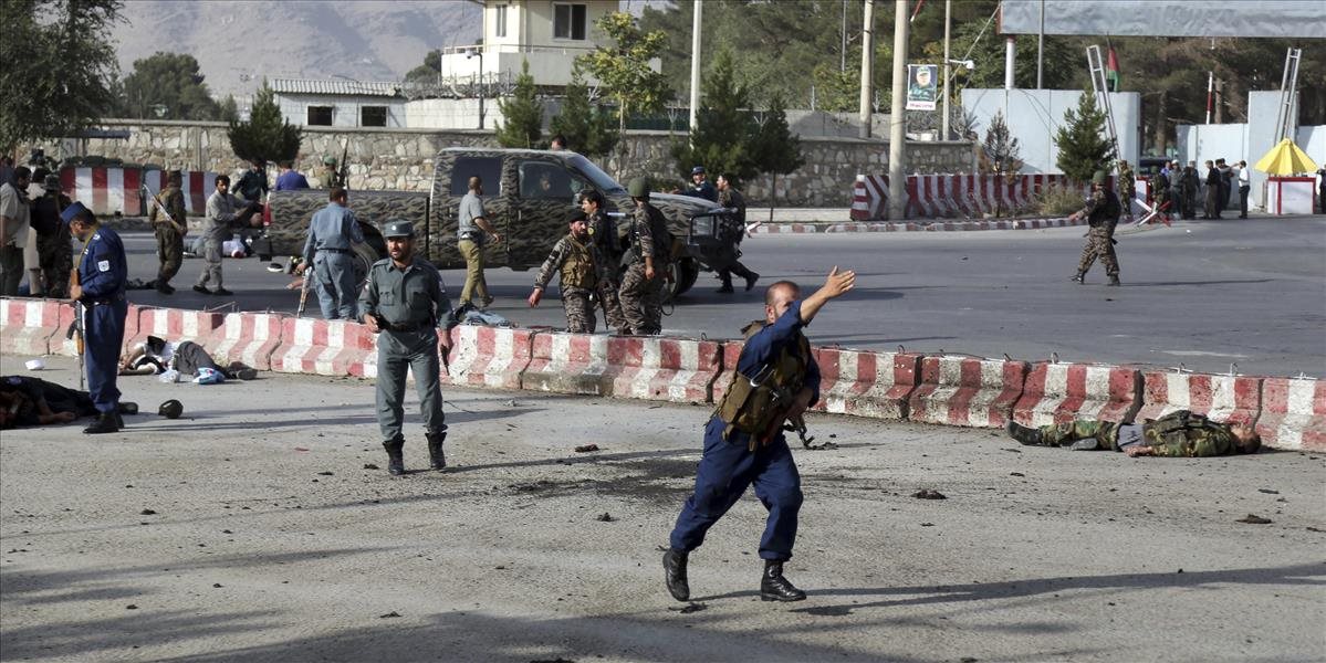 Dva ozbrojené útoky v Afganistane si vyžiadali životy 26 osôb