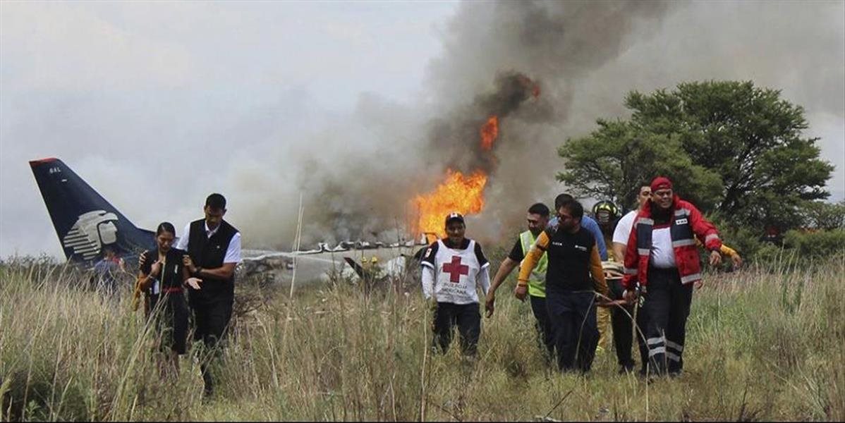 FOTO + VIDEO V Mexiku havarovalo lietadlo s viac ako 100 ľuďmi na palube