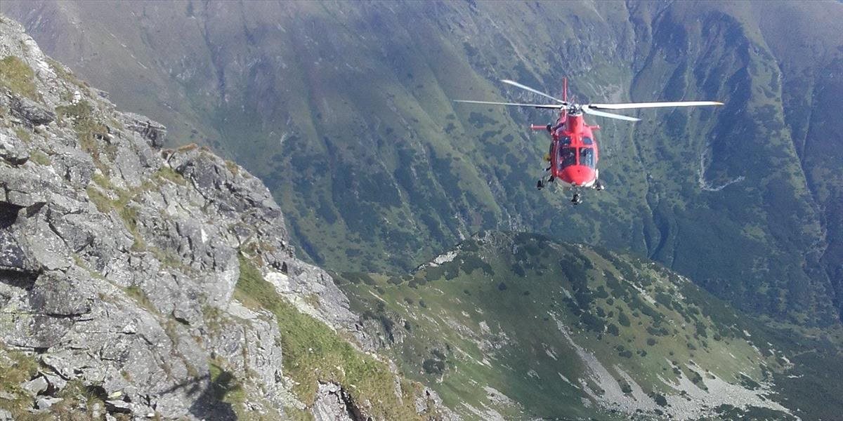 Leteckí záchranári pomáhali zranenej žene na vrchu Skalky