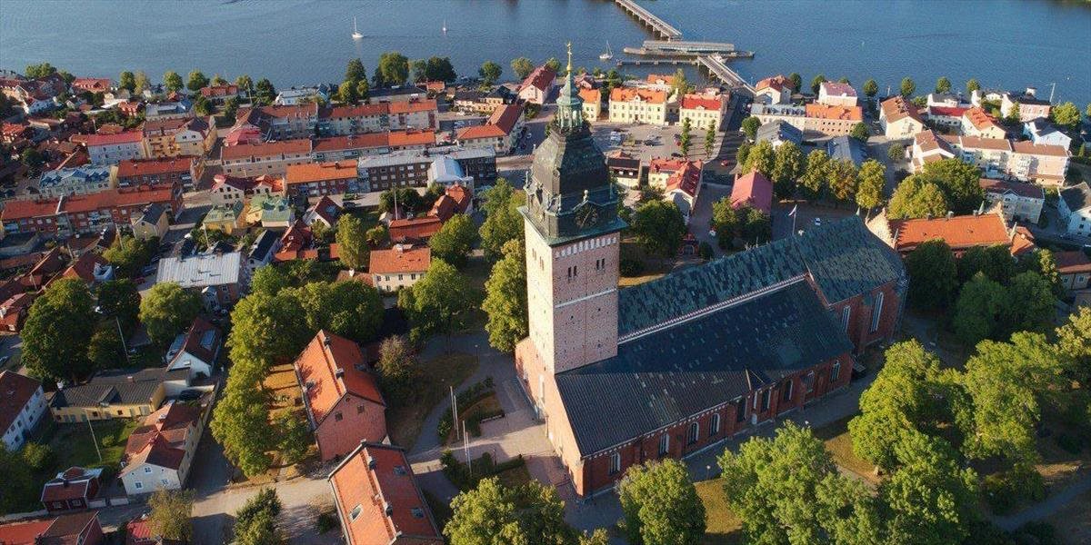Zlodeji vo Švédsku odcudzili z katedrály časť kráľovských klenotov: Polícii utiekli na motorovom člne