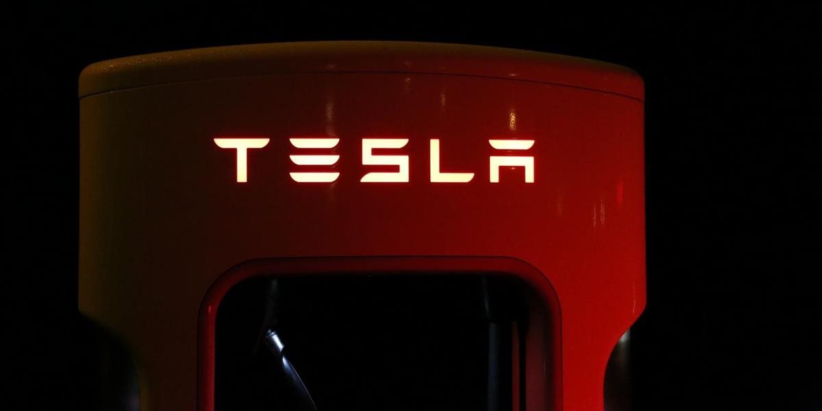 Holanďania súperia s Nemeckom o výrobnú továreň automobilky Tesla