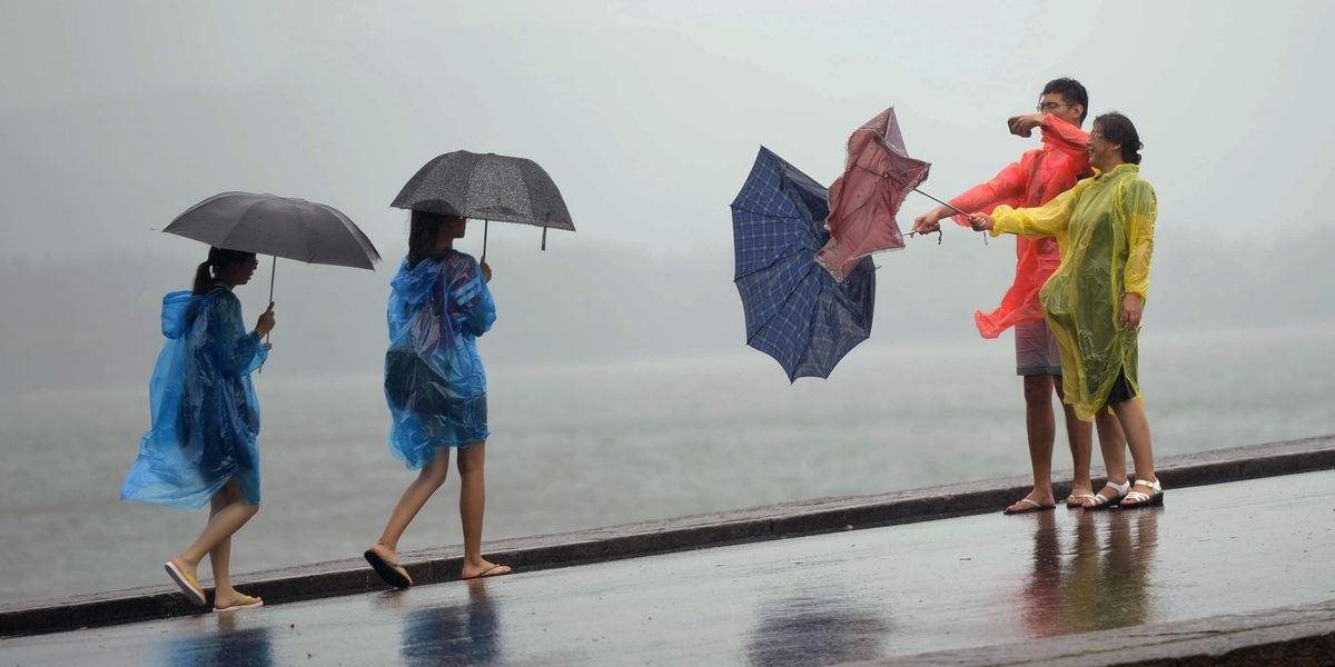 Pred tropickou búrkou Džongdar v Šanghajii evakuovali 130-tisíc ľudí