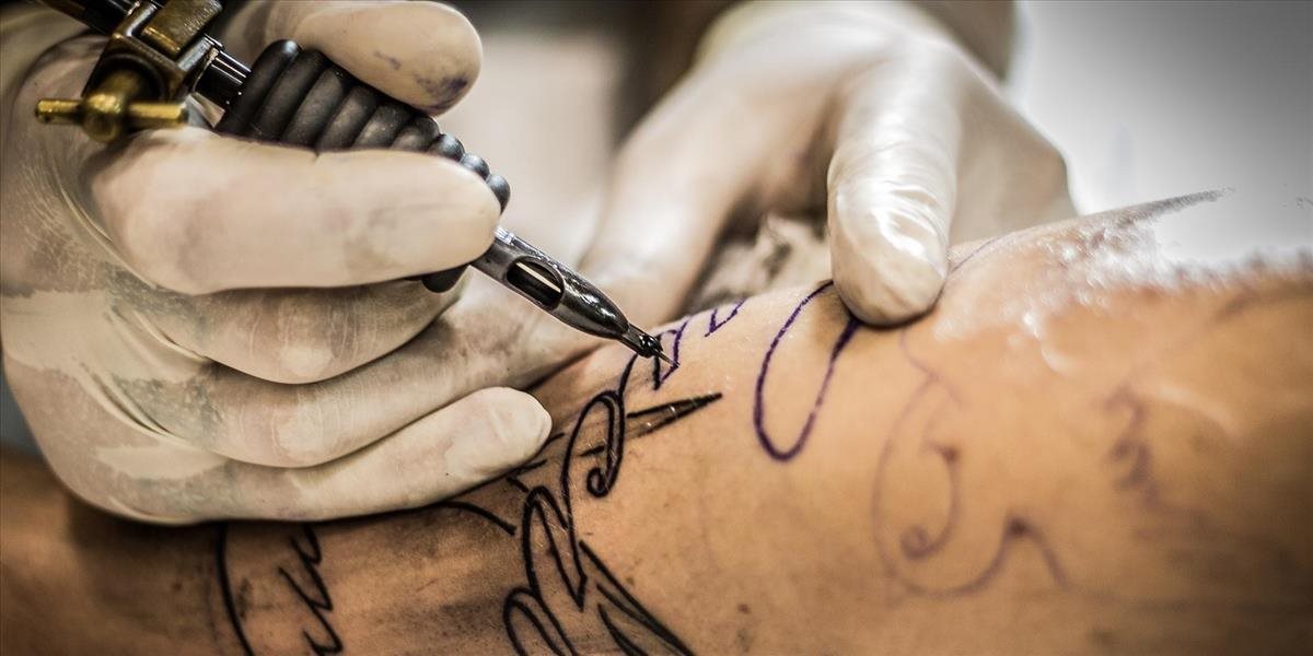 Tetovanie ľudí v EÚ nepodlieha žiadnym reguláciám; ECHA chce zakázať 4000 látok