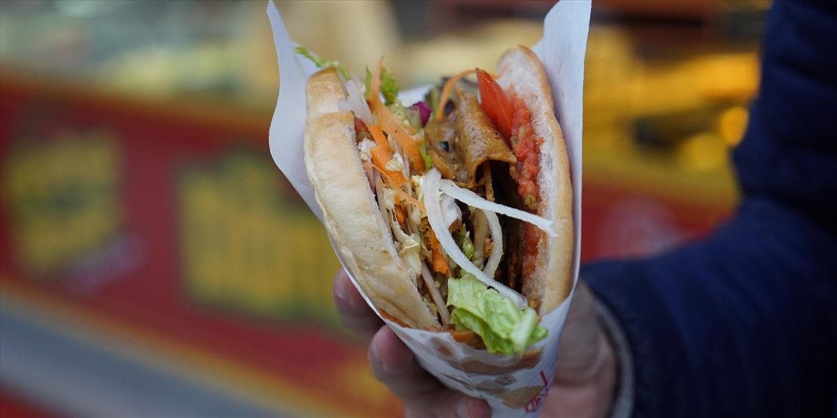 Desiatky ľudí majú v Kyjeve zdravotné ťažkosti po konzumácii kebabu