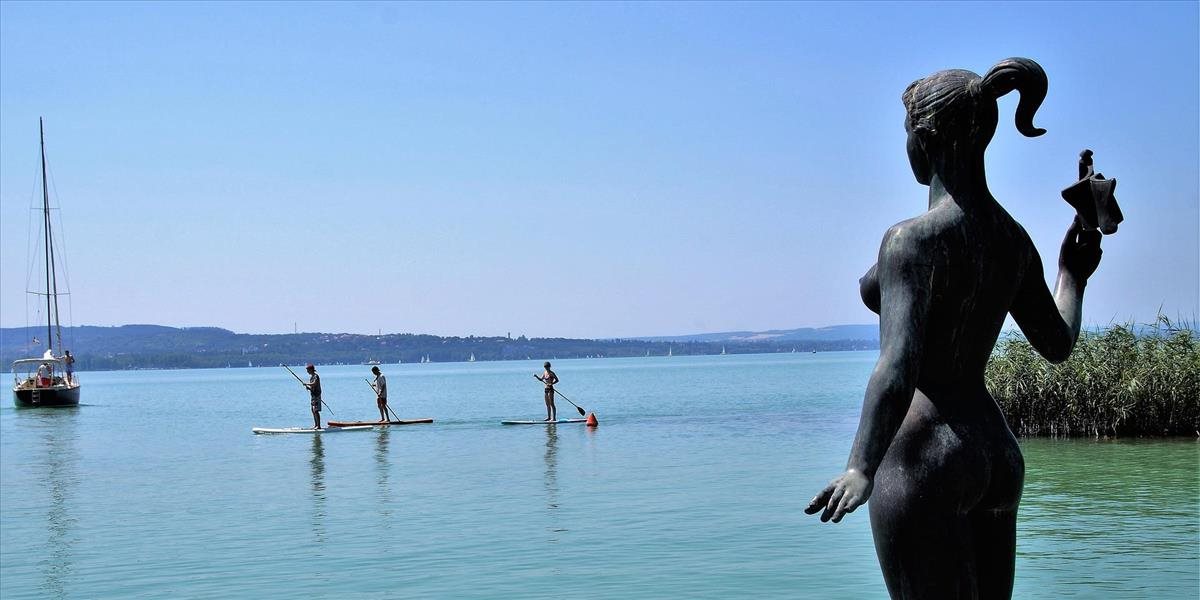 Voda v jazere Balaton má teplotu už takmer 28 stupňov Celzia