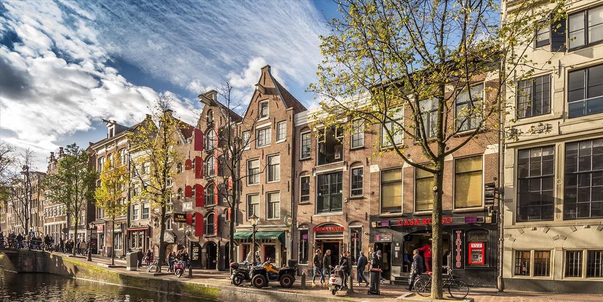 Amsterdam zakročí proti excesom a prílišnému náporu turistov