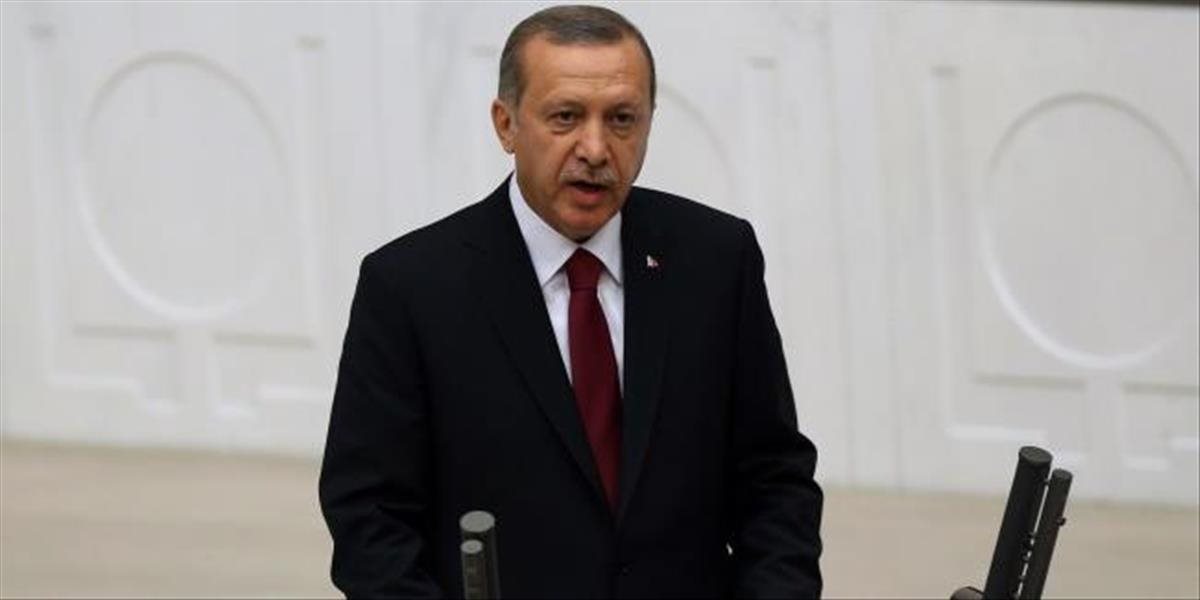 Erdogan vyzval Turkov, aby za doláre a zlato nakúpili líry