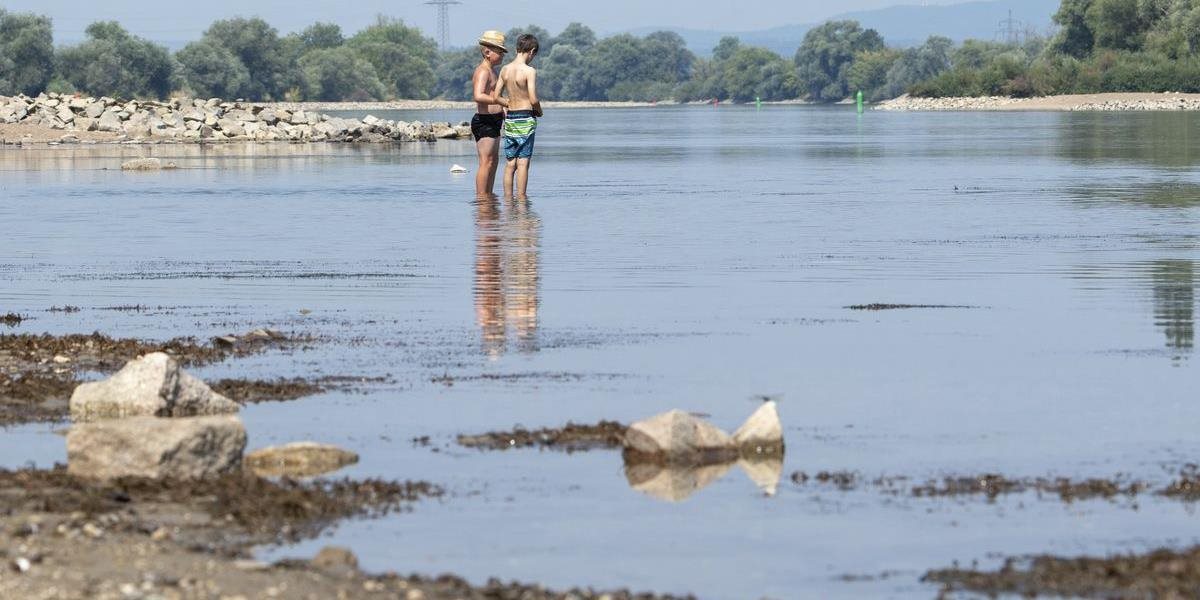 Nízka hladina Dunaja v Maďarsku spôsobuje vážne problémy v lodnej doprave