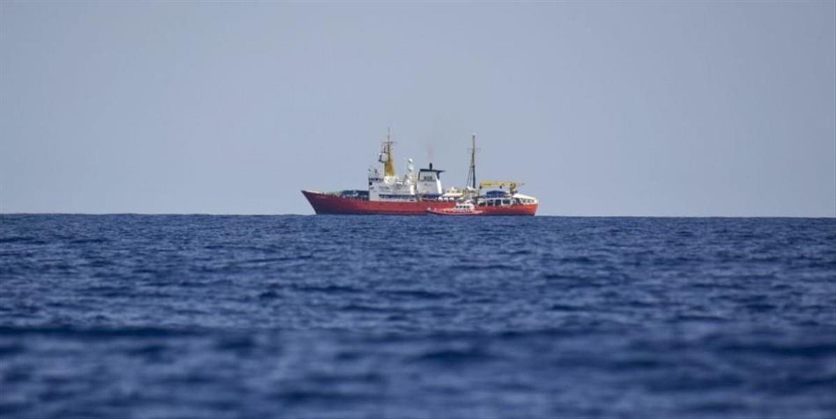 Malta povolila zakotviť lodi Aquarius so 141 zachránenými migrantmi