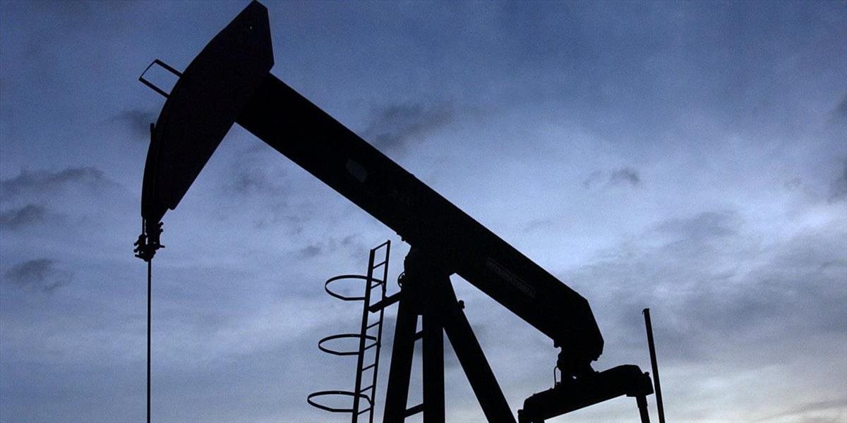 Rast zásob v USA stlačil ceny ropy
