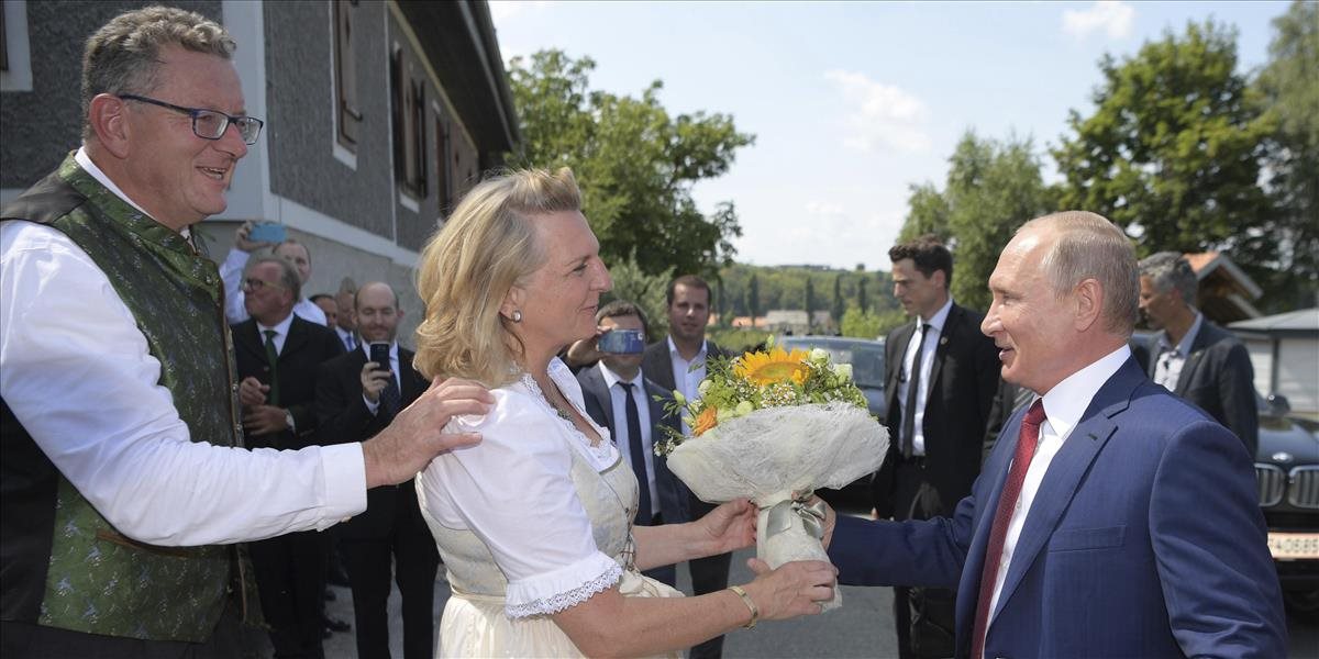 Nevšedné dary ruského prezidenta. Čo podaroval Putin novomanželom?