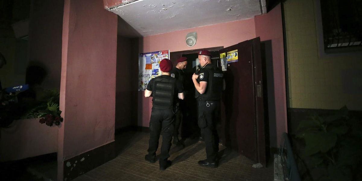 Pred radnicou v ukrajinskom Charkove sa strieľalo, zahynul policajt
