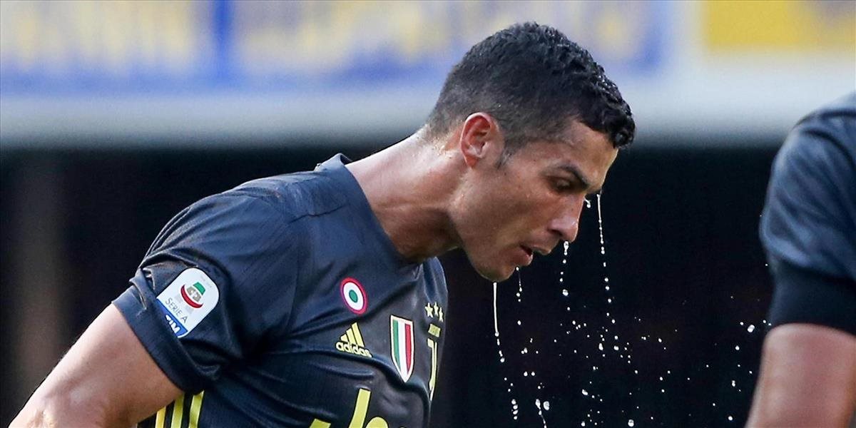 Tvrďas Ronaldo prevalcoval brankára Verony, ten skončil s modrinami a so zlomeným nosom v nemocnici
