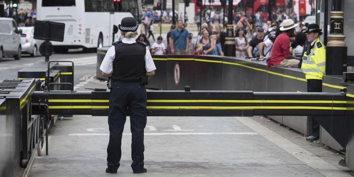 Pri streľbe v Londýne utrpeli zranenia traja ľudia