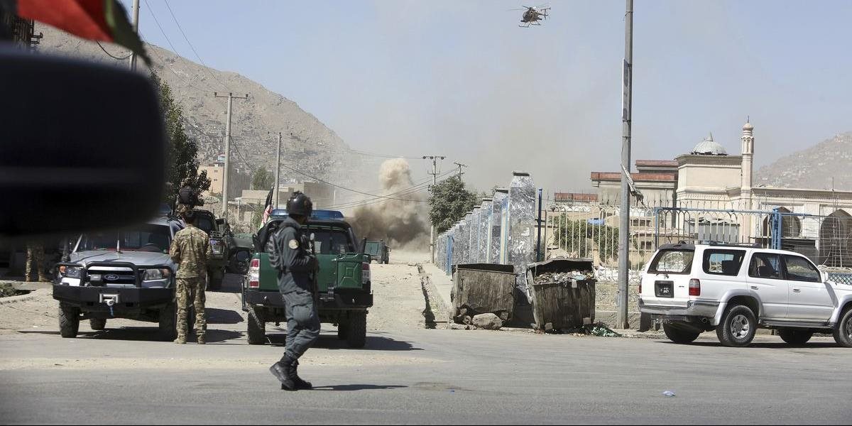 FOTO K prezidentskému palácu v Kábule dopadli rakety