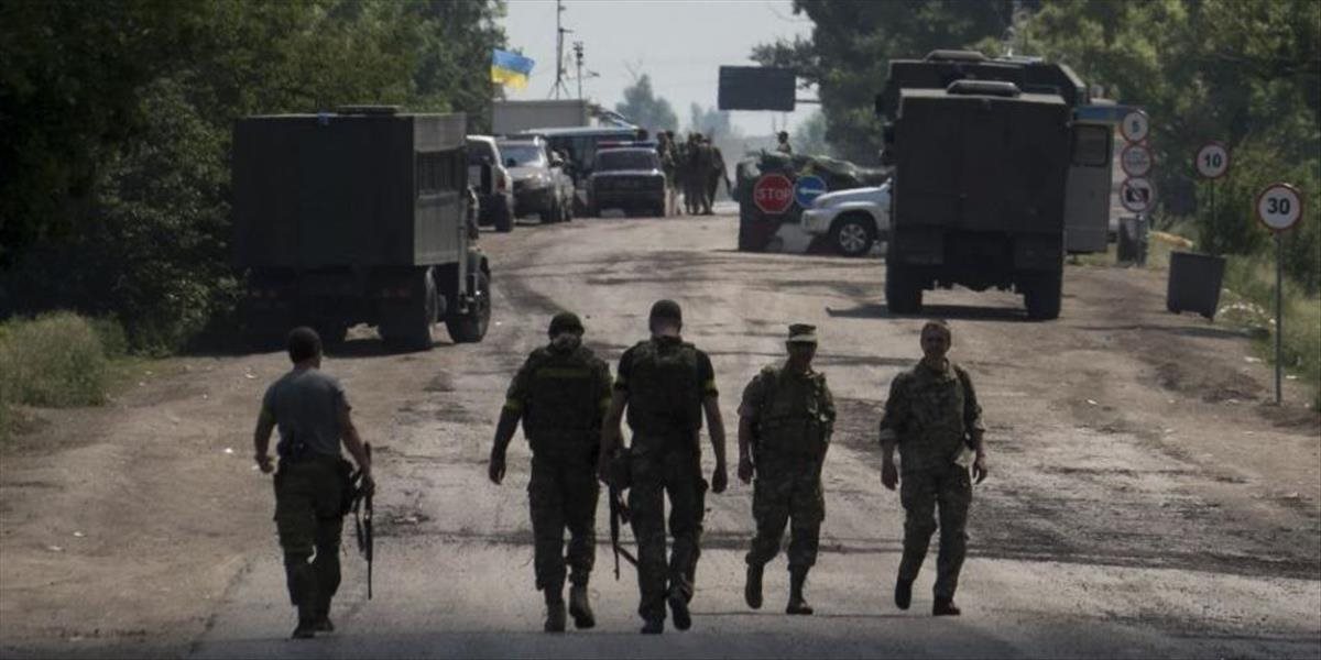 V bojoch na východe Ukrajiny zahynuli štyria vojaci a siedmi utrpeli zranenia
