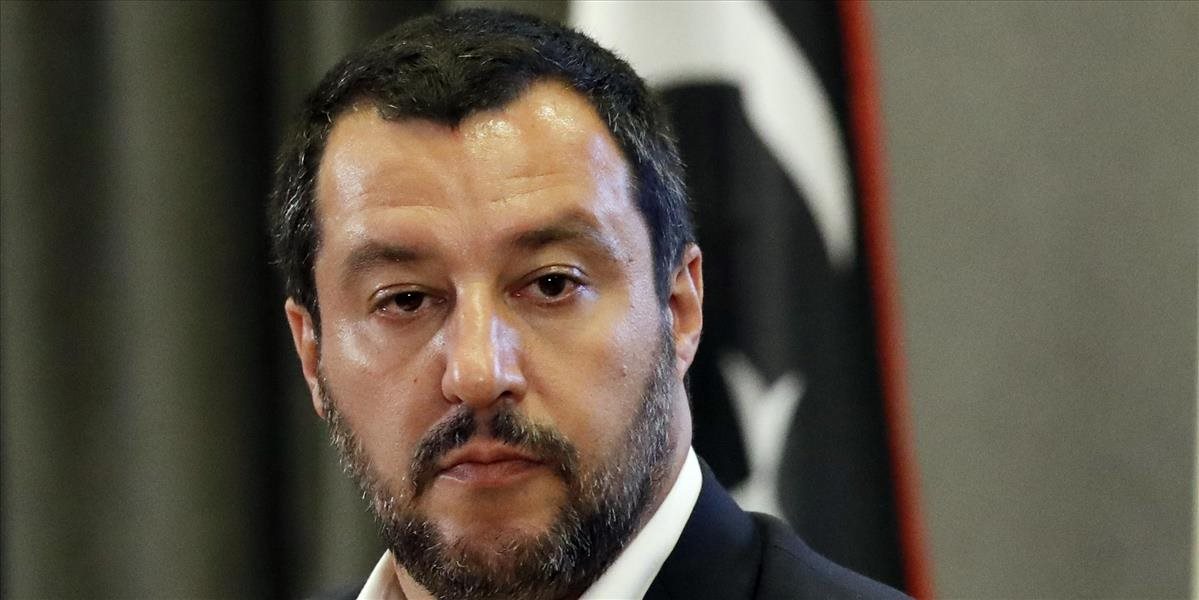 Vicepremiéra Salviniho vyšetrujú za tvrdé zaobchádzanie s migrantmi