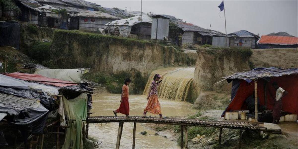 Voda z pretrhnutej hrádze zaplavila oblasť v strednej časti Mjanmarska