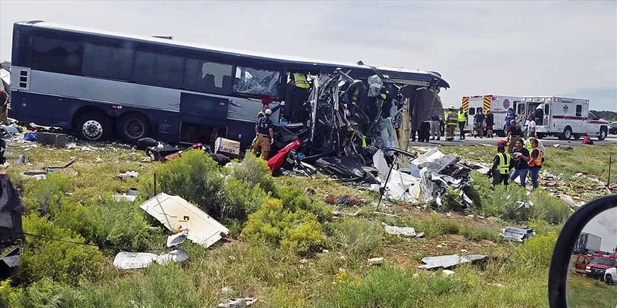 Zrážka autobusu a nákladného auta v USA si vyžiadala sedem mŕtvych