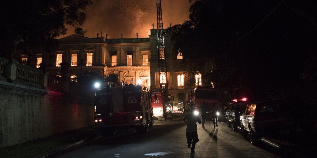 FOTO + VIDEO Národné múzeum v Riu de Janeiro zachvátil požiar: Zhoreli vzácne pamiatky