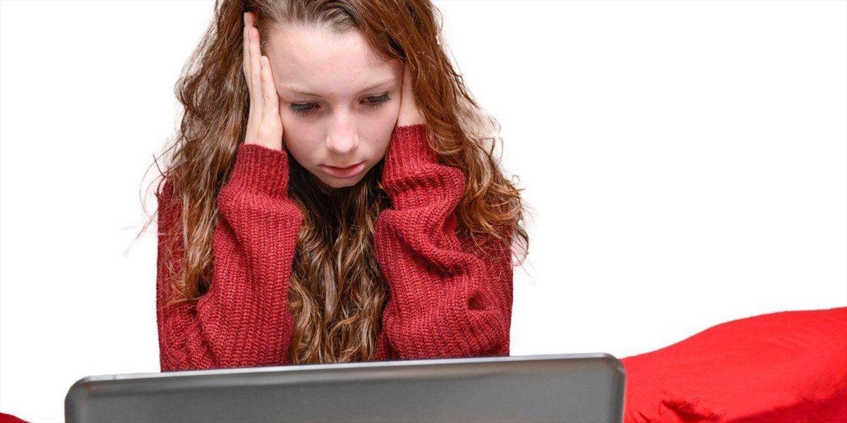 Kyberšikane detí môžu predchádzať ich rodičia, dá sa voči nej aj poistiť