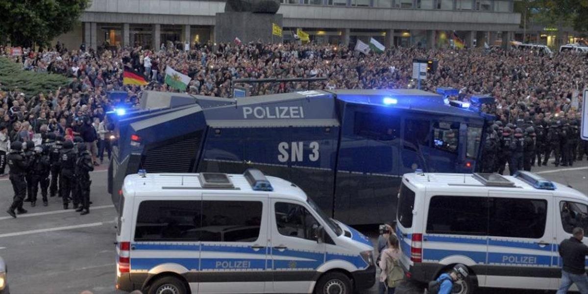 Prokuratúra žiada o urýchlenie konania voči hajlujúcim z Chemnitzu