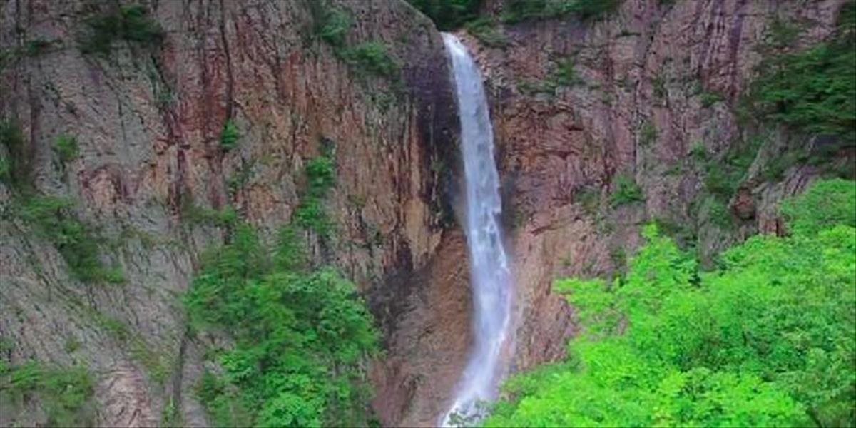VIDEO V Južnej Kórei po desiatkach rokov sprístupnili elegantný vodopád