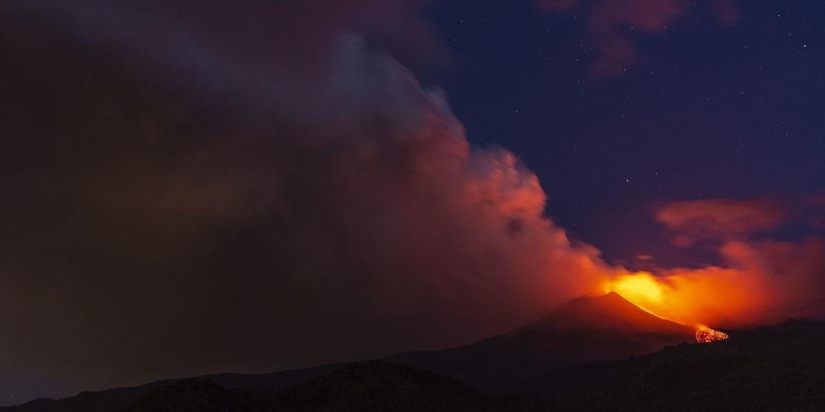 Na sopke Etna zaregistrovali opäť niekoľko sérií výbuchov
