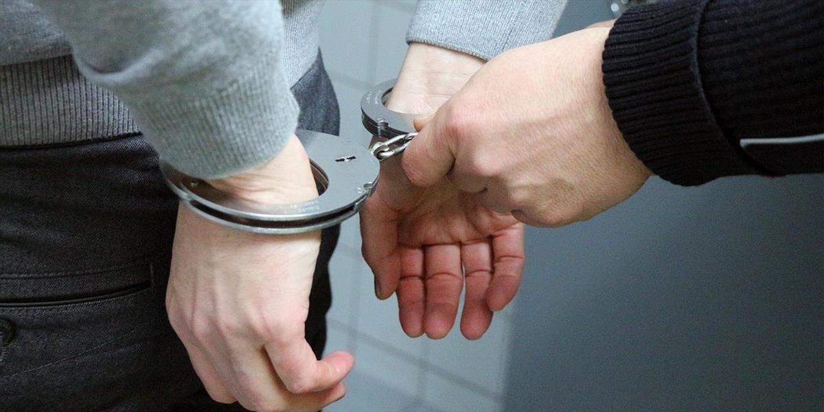 Pre drogy zadržala v Košiciach päť podozrivých osôb