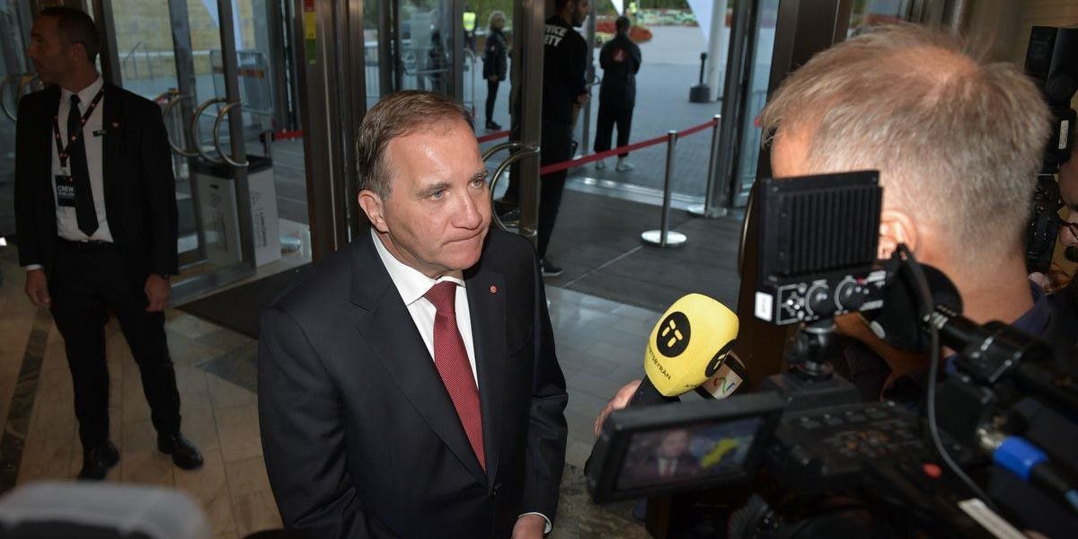 Voľby vo Švédsku vyhrala strana premiéra Löfvena, protiimigračná strana posilnila