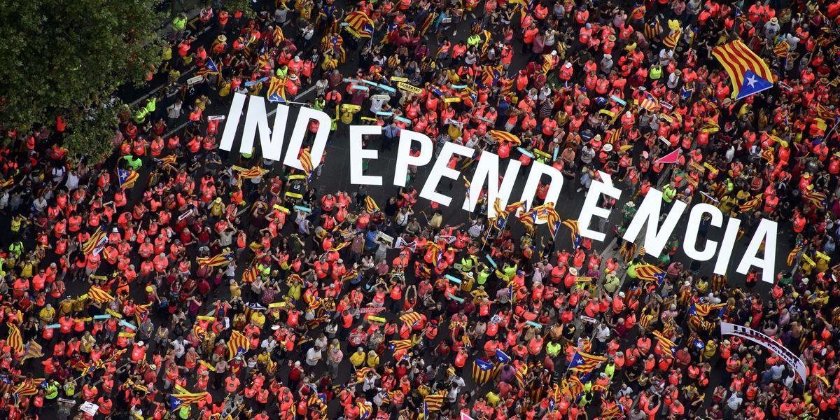 Na podporu nezávislosti Katalánska vyšiel v Barcelone do ulíc asi milión ľudí