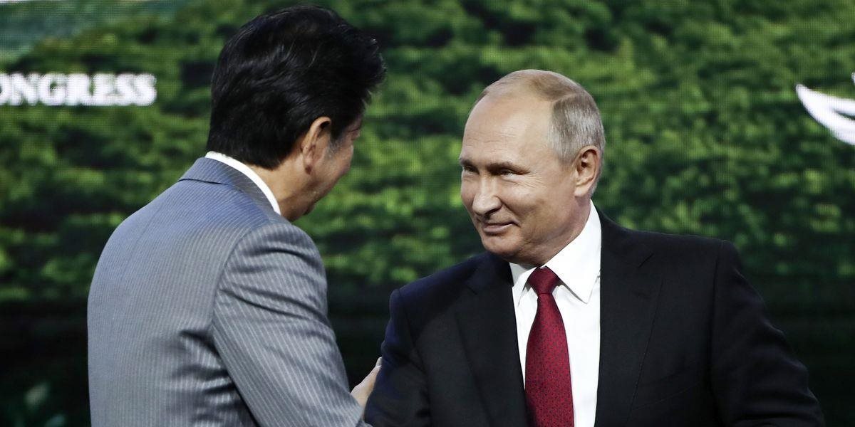 Putin navrhol, aby Rusko a Japonsko do konca roka podpísali mierovú zmluvu