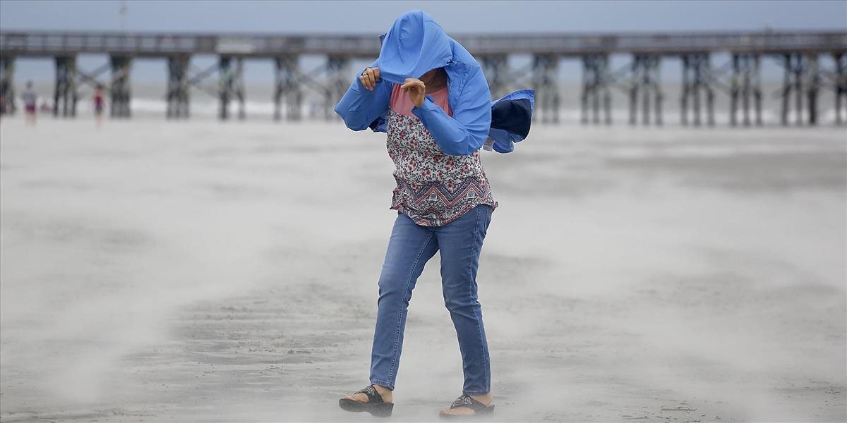 Hurikán Florence zoslabol na tropickú búrku