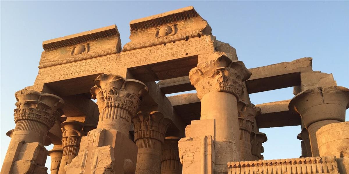 FOTO Archeológovia objavili v egyptskom Asuáne pieskovcovú sfingu