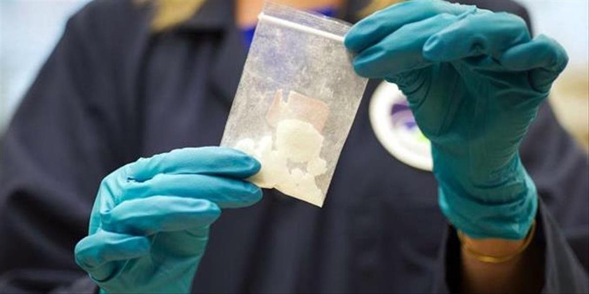 Muž v Ostrave odovzdal polícii 20 balení smrtiacej drogy