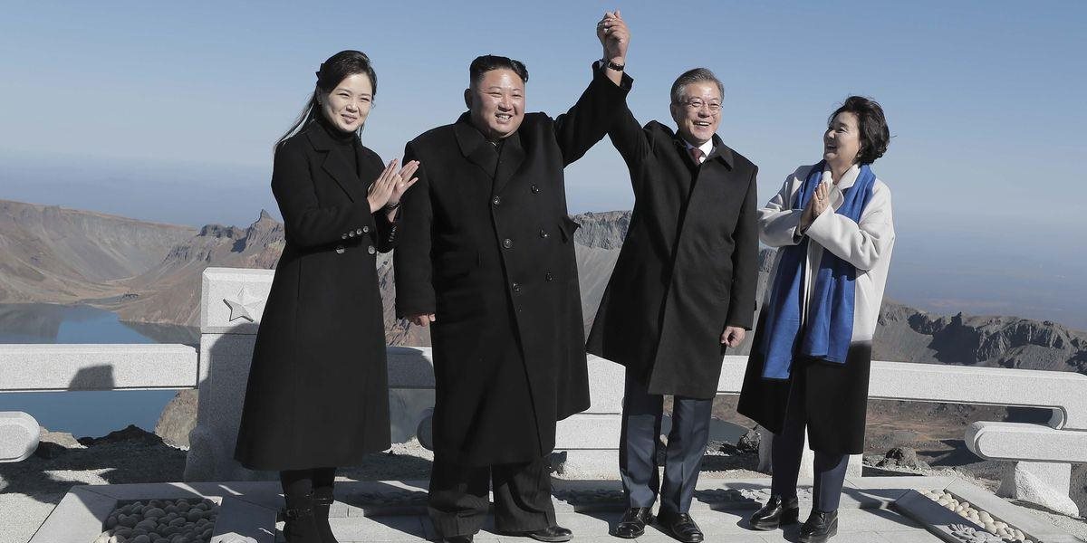 Lídri oboch Kóreí absolvovali výstup na posvätnú horu Pektu