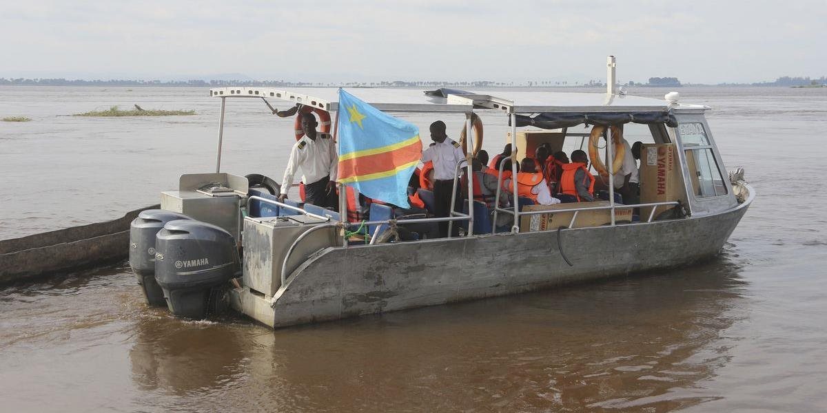 Na rieke Mongala v Konžskej demokratickej republike sa prevrátila loď, zomrelo najmenej 27 ľudí