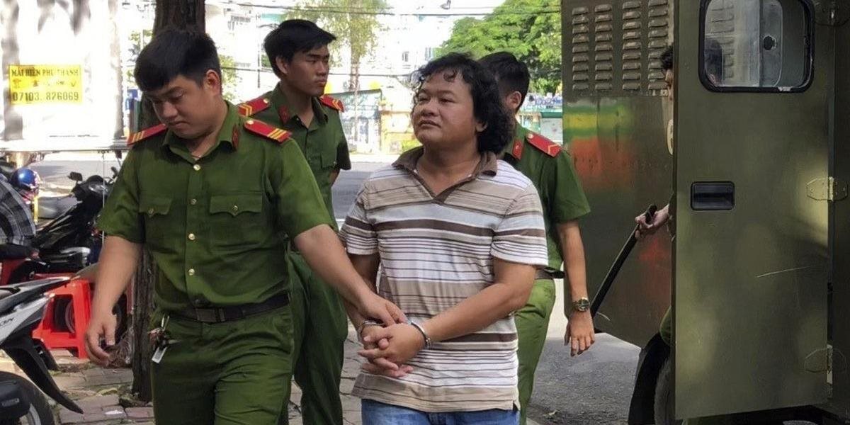 Aktivistu vo Vietname odsúdili za protivládne príspevky na Facebooku