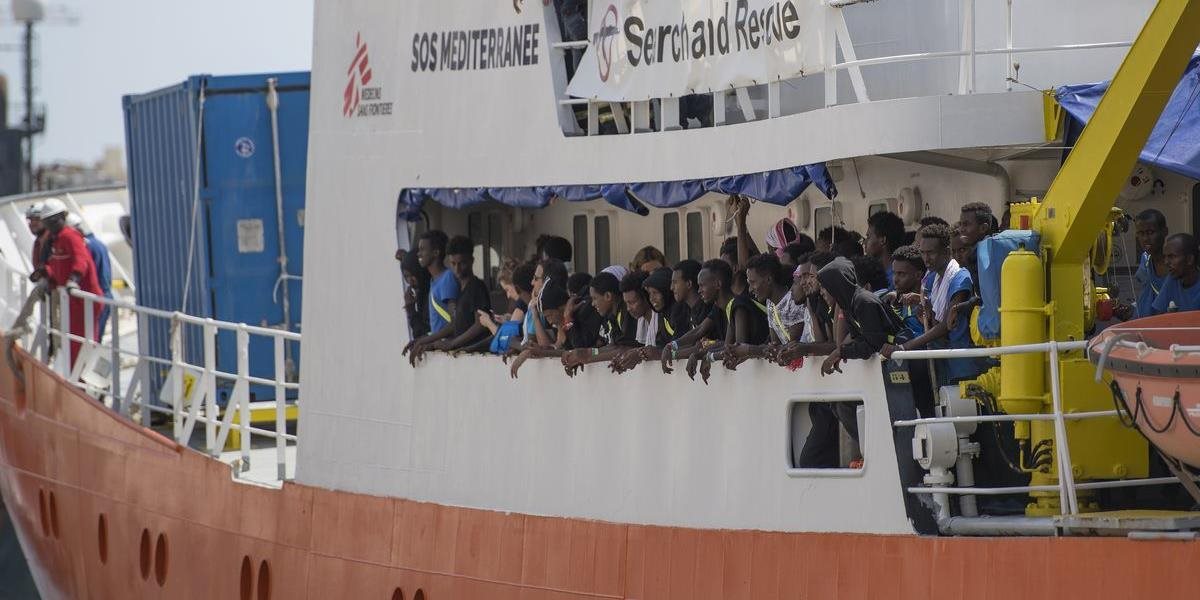 Marocké námorníctvo strieľalo na loď s migrantmi, zasiahli štyroch ľudí