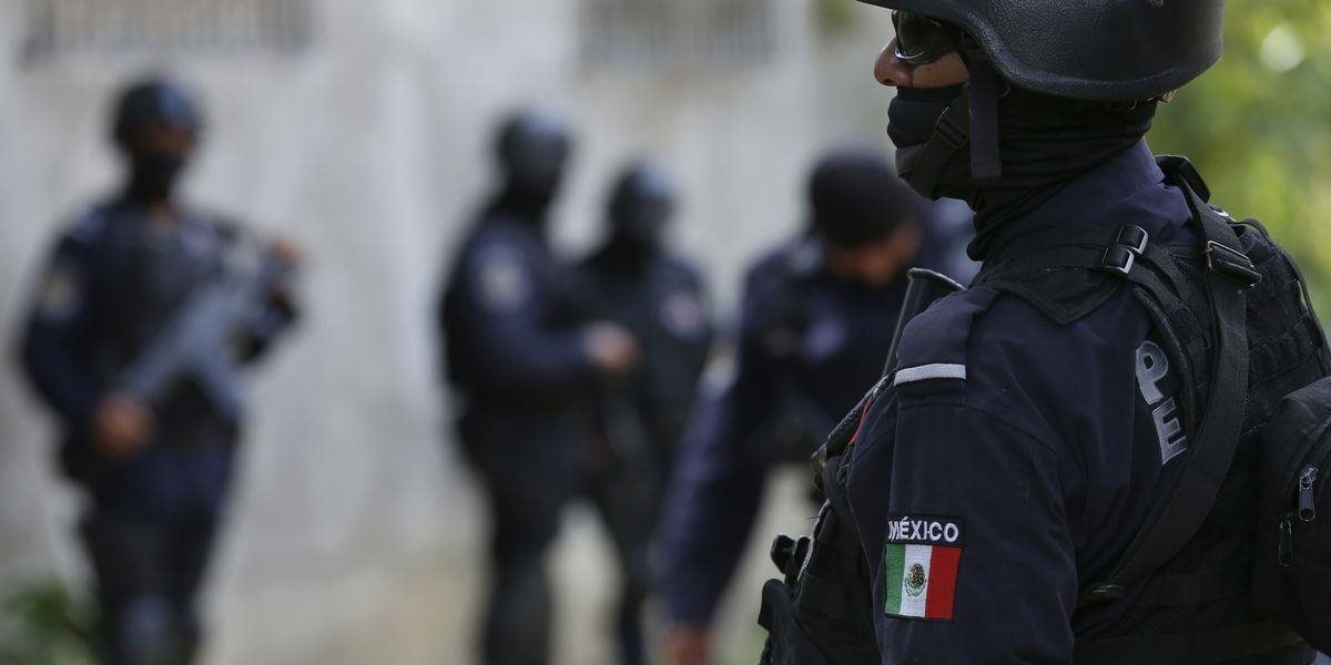 Mexické úrady vyšetrujú políciu z Acapulca pre údajné napojenie na drogové gangy