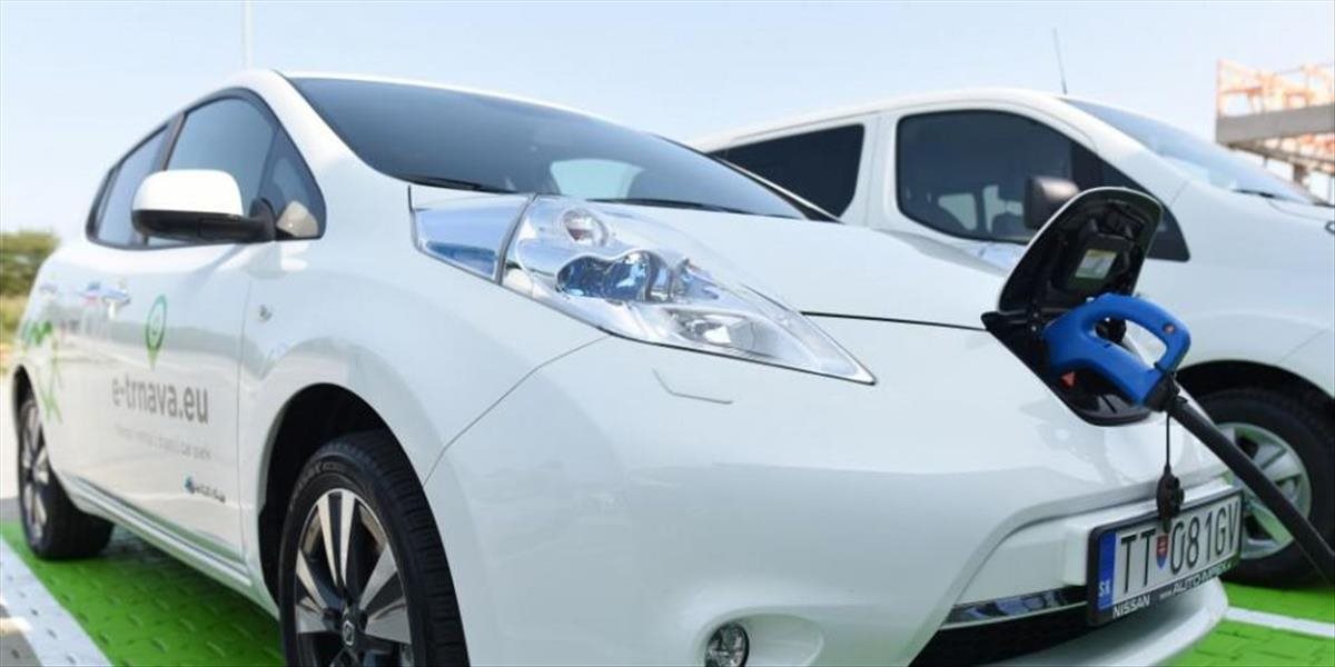 Elektromobily a snaha o redukciu emisií ohrozujú zisky automobiliek