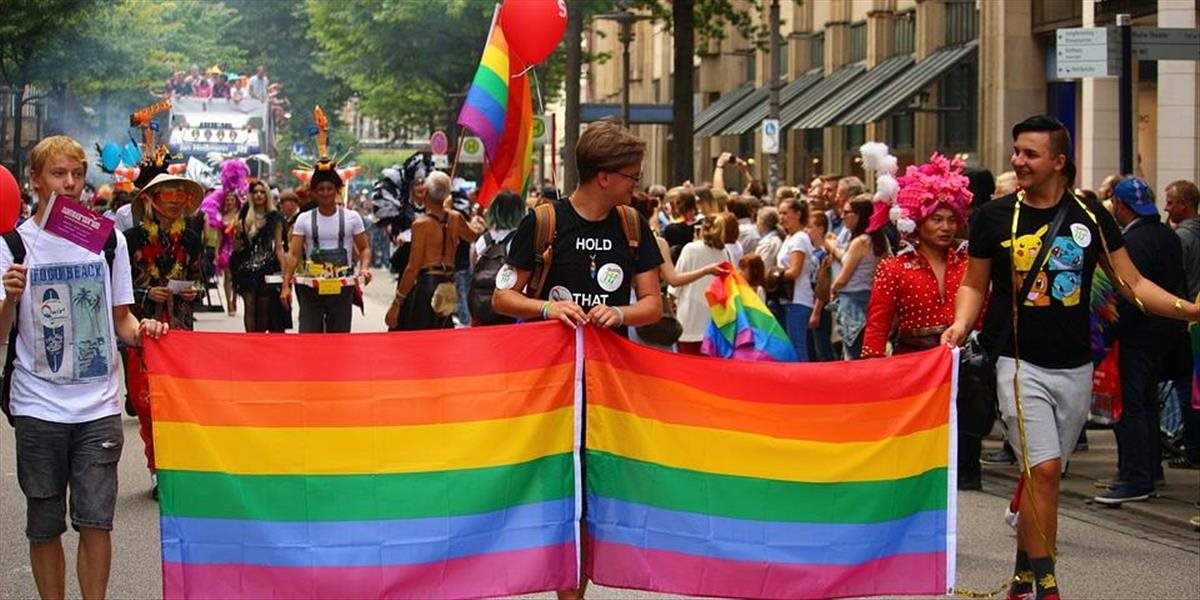 Vláda v Británii chce povoliť registrované partnerstvá aj pre heterosexuálne páry