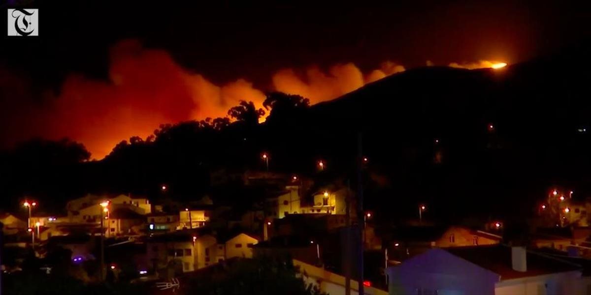 VIDEO Stovky hasičov bojovali s požiarom v národnom parku v Portugalsku