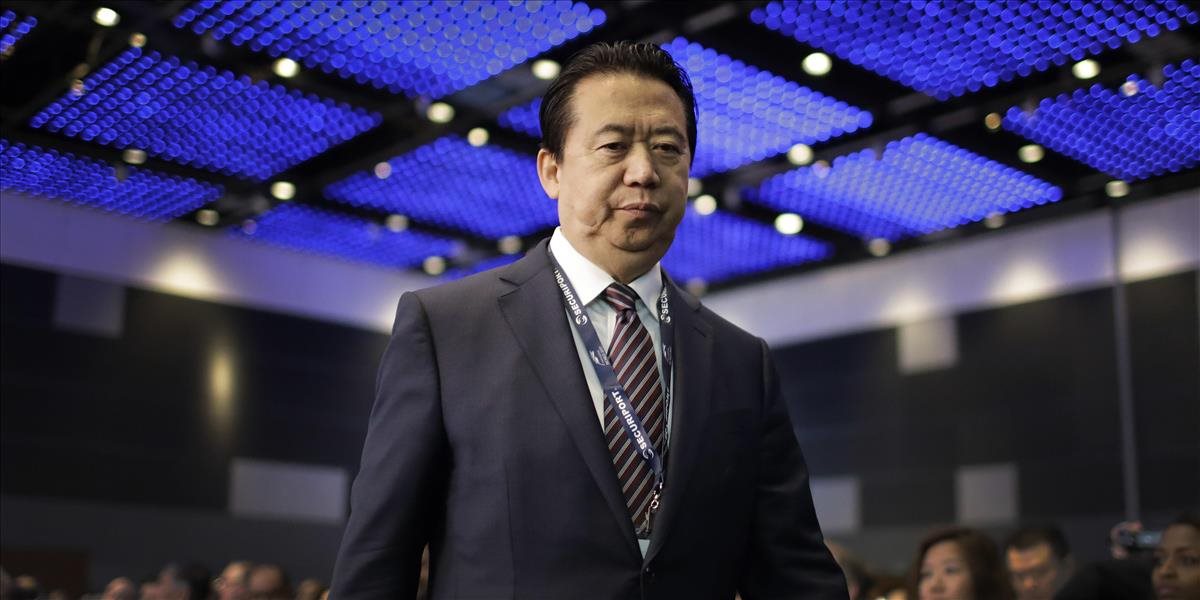 Prezident Interpolu, ktorý je zadržiavaný v Číne, odstúpil zo svojho postu