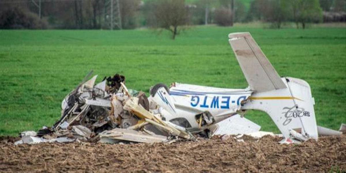 Športové lietadlo spadlo do skupiny ľudí: Zahynulo niekoľko z nich
