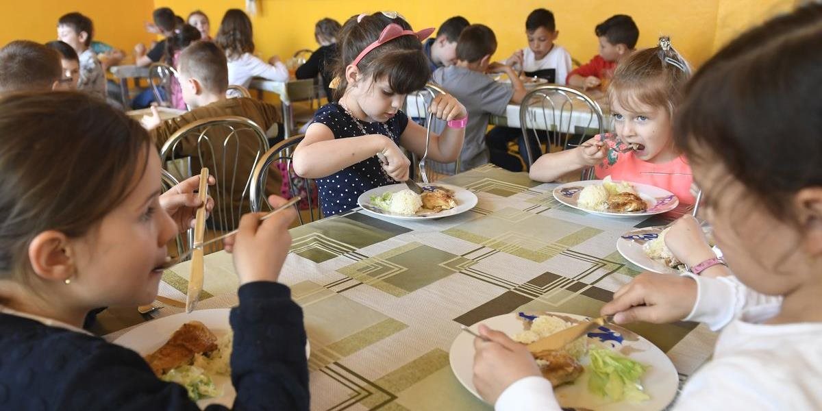 Obedy zadarmo majú pomôcť hlavne deťom, zlepšia ich stravovacie návyky
