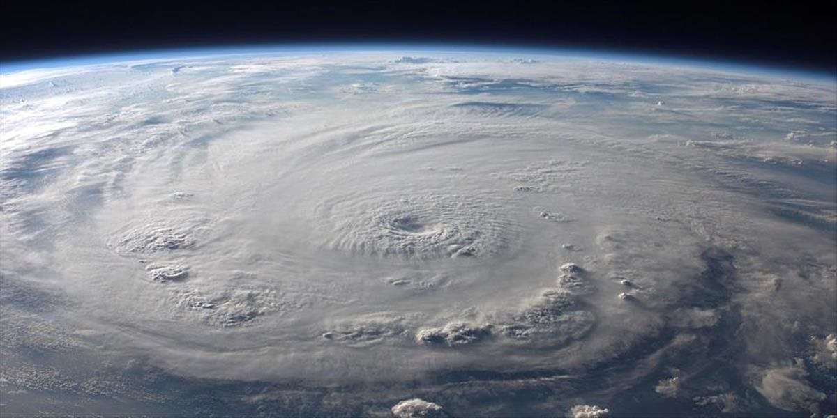 Tichomorské pobrežie Mexika ohrozuje mohutný hurikán Willa, doraziť by mal v utorok popoludní