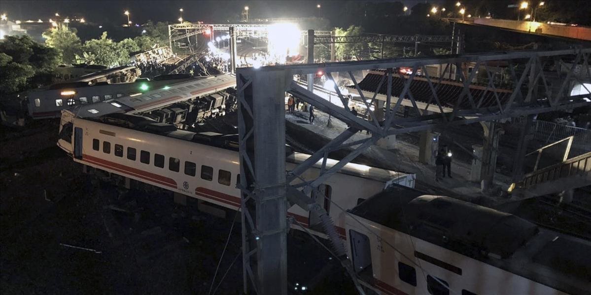 Na Taiwane sa vykoľajil vlak: Pri nešťastí zahynulo 18 ľudí a približne 170 sa zranilo