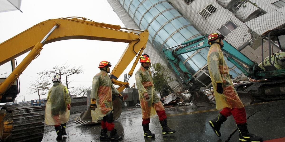V hlavnom meste Taiwanu sa chveli budovy: Zemetrasenie tu dosiahlo magnitúdo 5,9